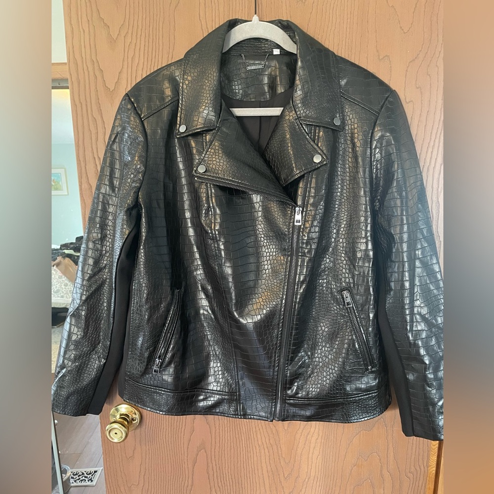 Chico's faux leather croc jacket, standard size XL,  Chico size 3